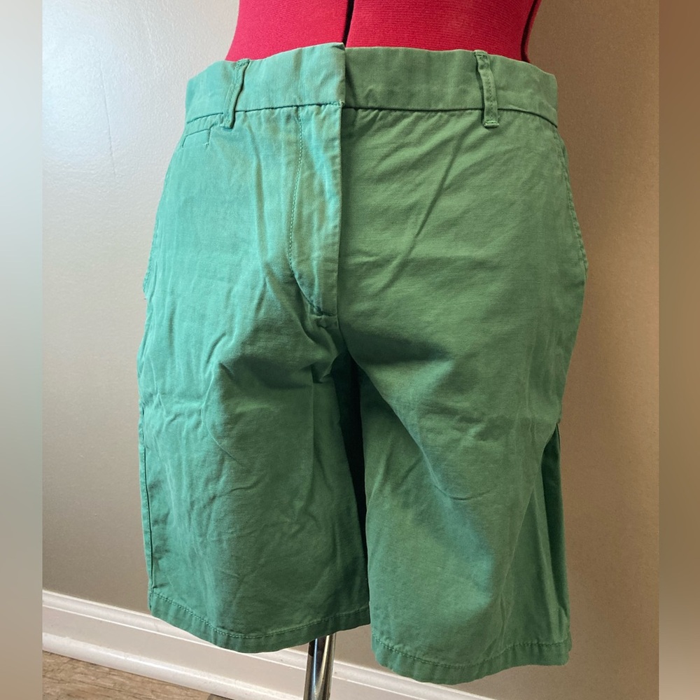 Khakis by GAP Boyfriend Roll-Up size 4 Green Shorts